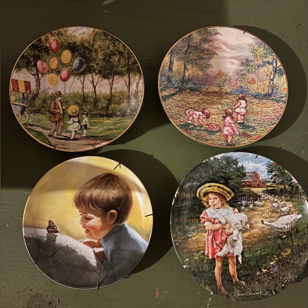 Vintage Decorative Collector Plates Set of 4
